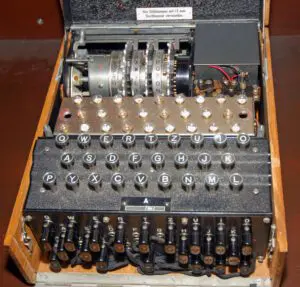 An old fashioned machine with many different types of wires.