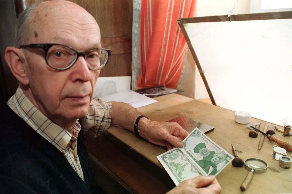 Man examining a banknote with a magnifying glass.